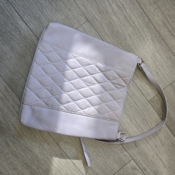 Elegant Quilted Shoulder Bag - Light Gray - Picture 2 of 3